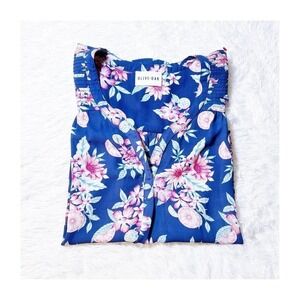 Olive & Oak Blue Flower Printed Sleeveless Top Med